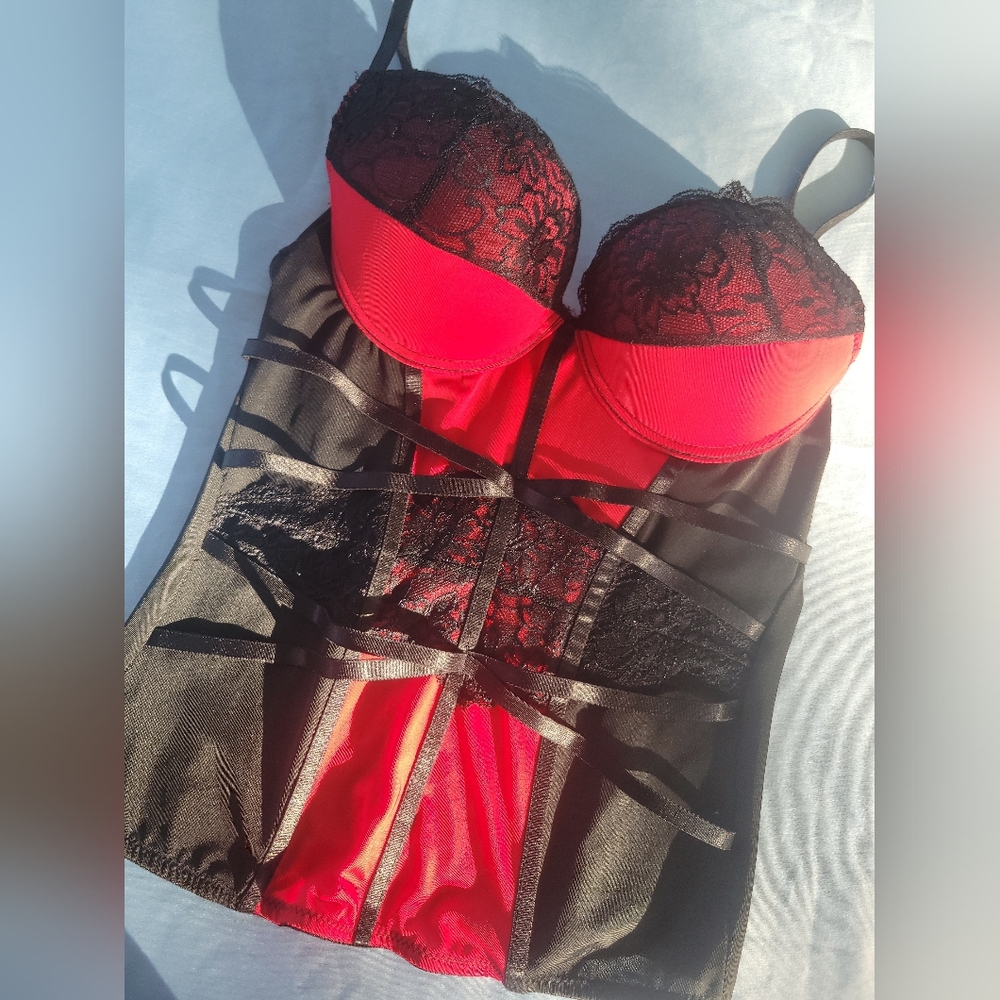 SPIRIT Halloween Red Bustier With Black Lace And Ribbon Accents Medium Large
